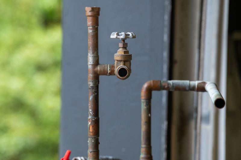 Außenzapfstelle mit Wasserhahn an einer Leitung